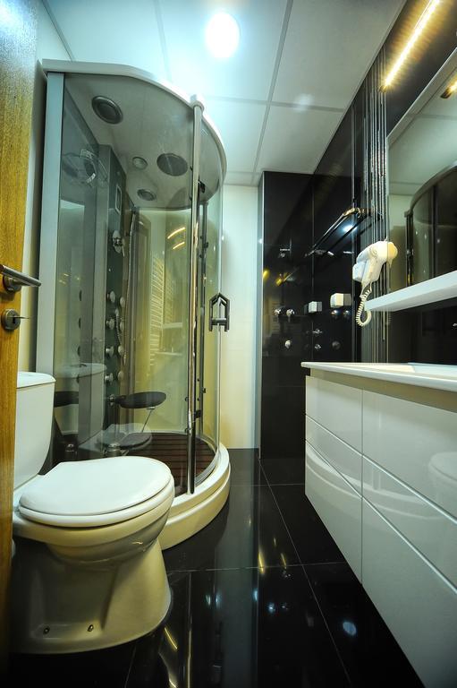 Garni Uni Elita Lux Hotel Ni الغرفة الصورة