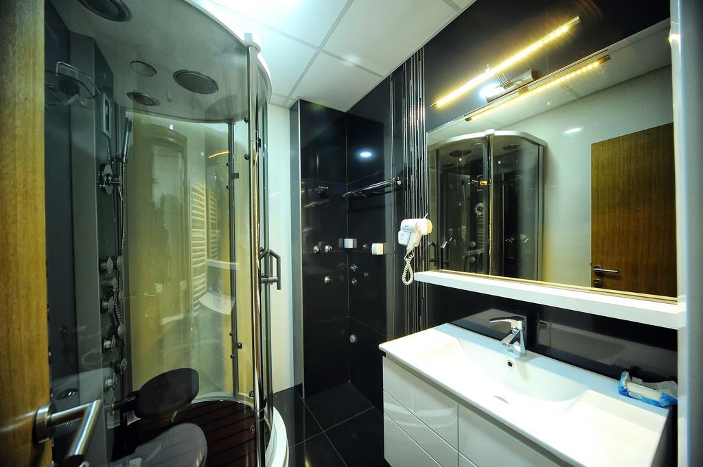 Garni Uni Elita Lux Hotel Ni الغرفة الصورة
