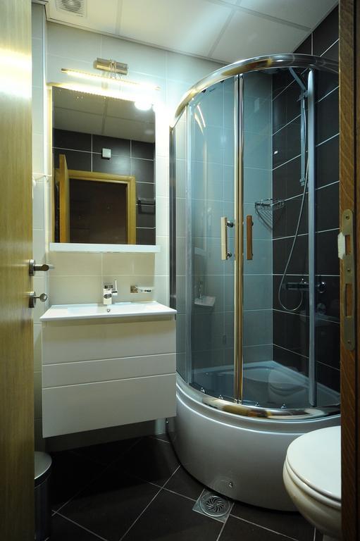 Garni Uni Elita Lux Hotel Ni الغرفة الصورة
