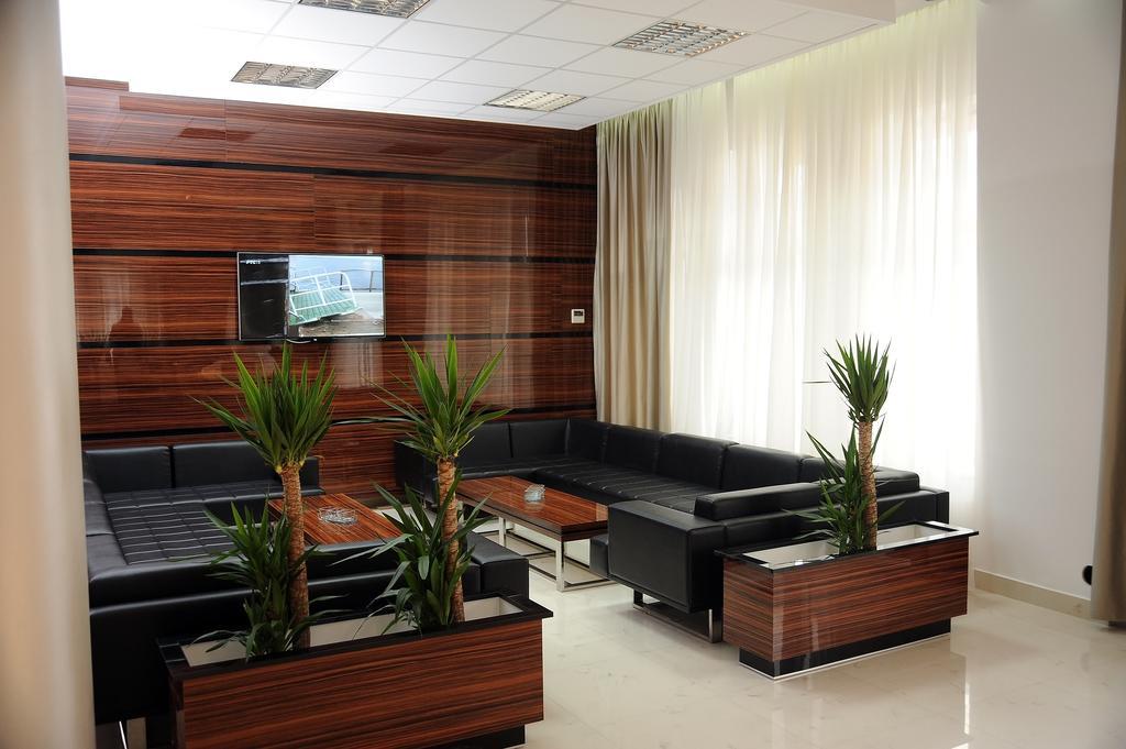 Garni Uni Elita Lux Hotel Ni المظهر الخارجي الصورة