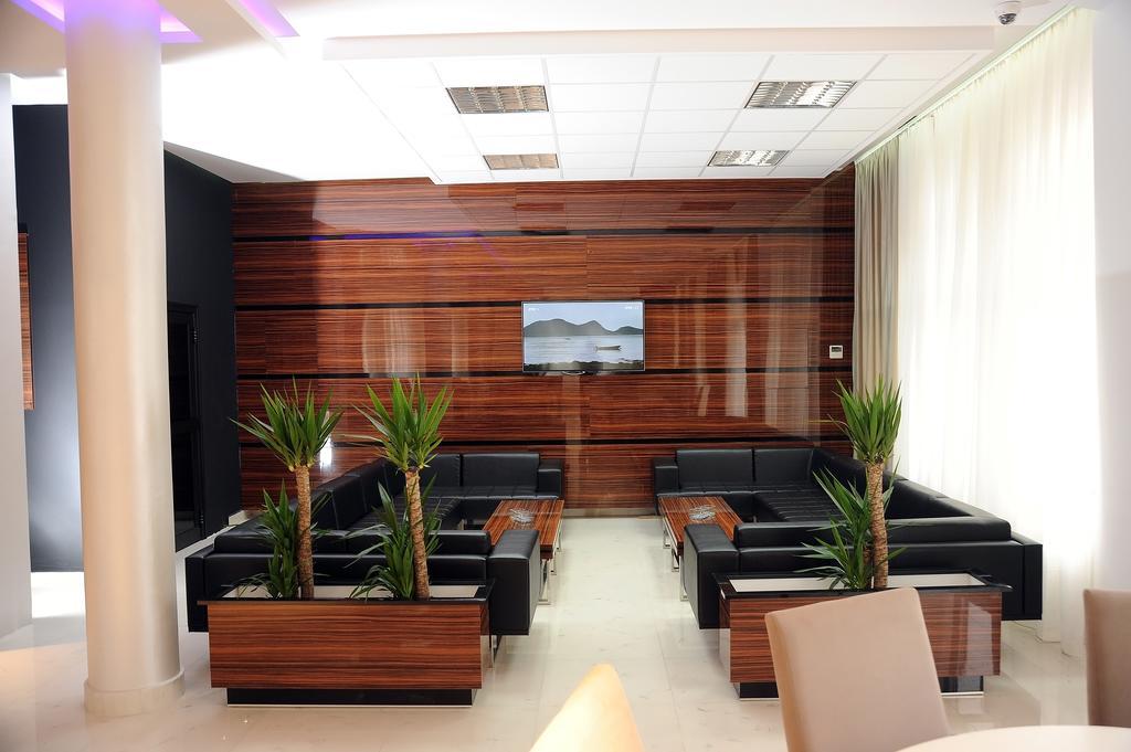 Garni Uni Elita Lux Hotel Ni المظهر الخارجي الصورة
