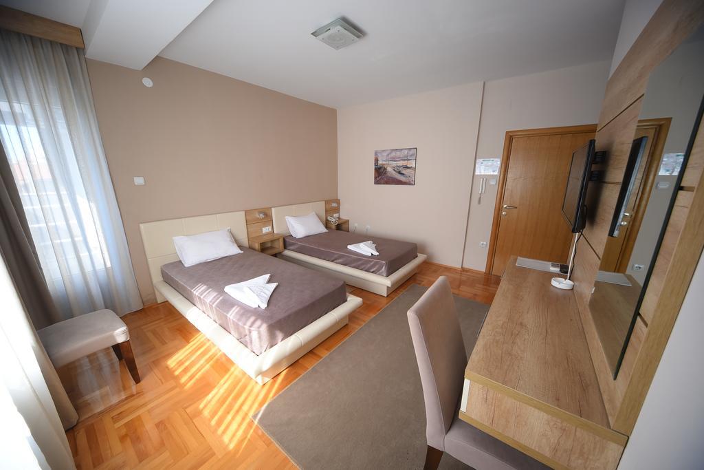 Garni Uni Elita Lux Hotel Ni المظهر الخارجي الصورة