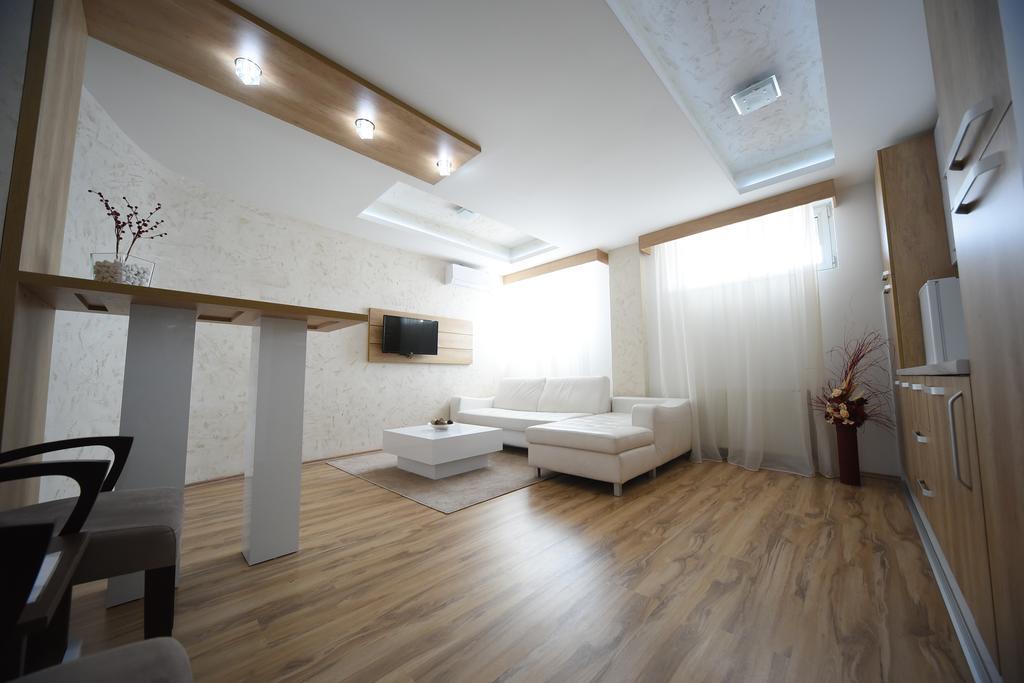 Garni Uni Elita Lux Hotel Ni المظهر الخارجي الصورة